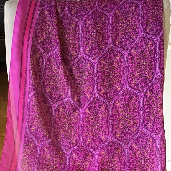 Pink fuchsia 36” square floral fashion scarf - Picture 1 of 3